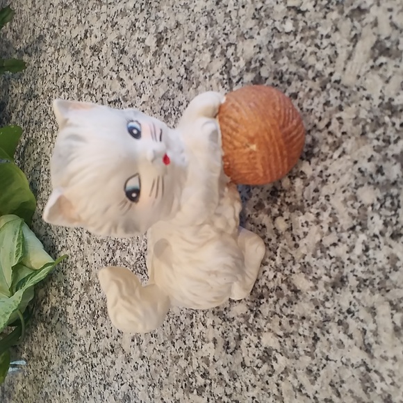 CMI Japan Other - 1950's MCM Playful White & Gray Kitten With Yarn Ceramic Figurine